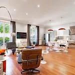 Market Square 2 Bedrooms 2 Baths Ac Private Garage Apartment