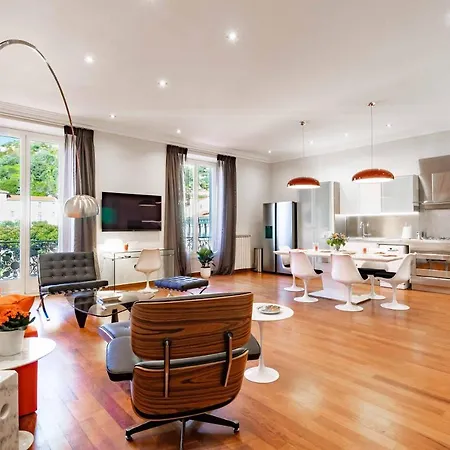 Market Square 2 Bedrooms 2 Baths Ac Private Garage アパート