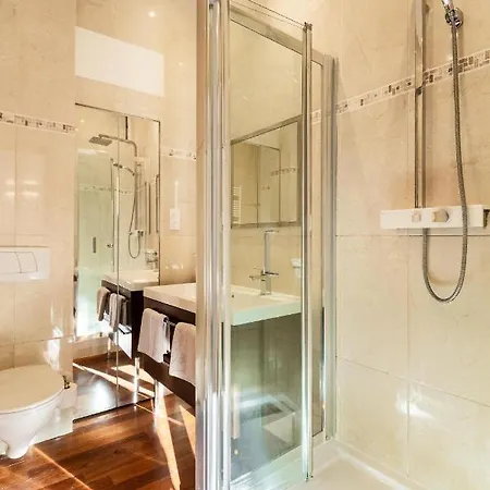Market Square 2 Bedrooms 2 Baths Ac Private Garage アパート