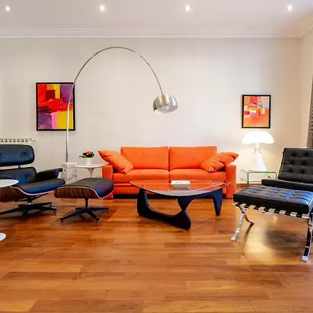 Market Square 2 Bedrooms 2 Baths Ac Private Garage アパート ボーリュ・シュル・ メール