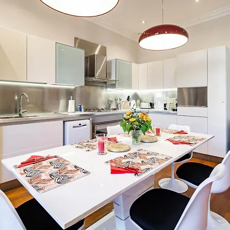 Market Square 2 Bedrooms 2 Baths Ac Private Garage アパート ボーリュ・シュル・ メール