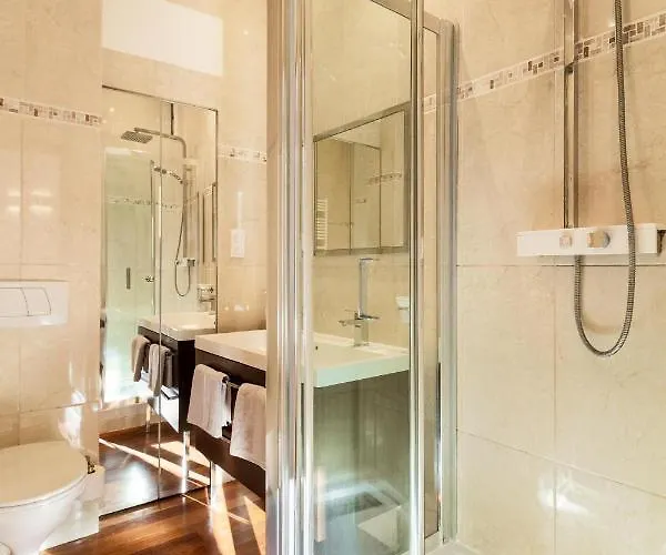 Market Square 2 Bedrooms 2 Baths Ac Private Garage Daire